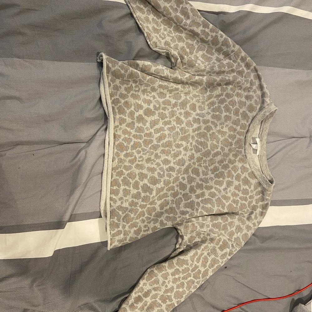 Cheetah Cropped Crewneck